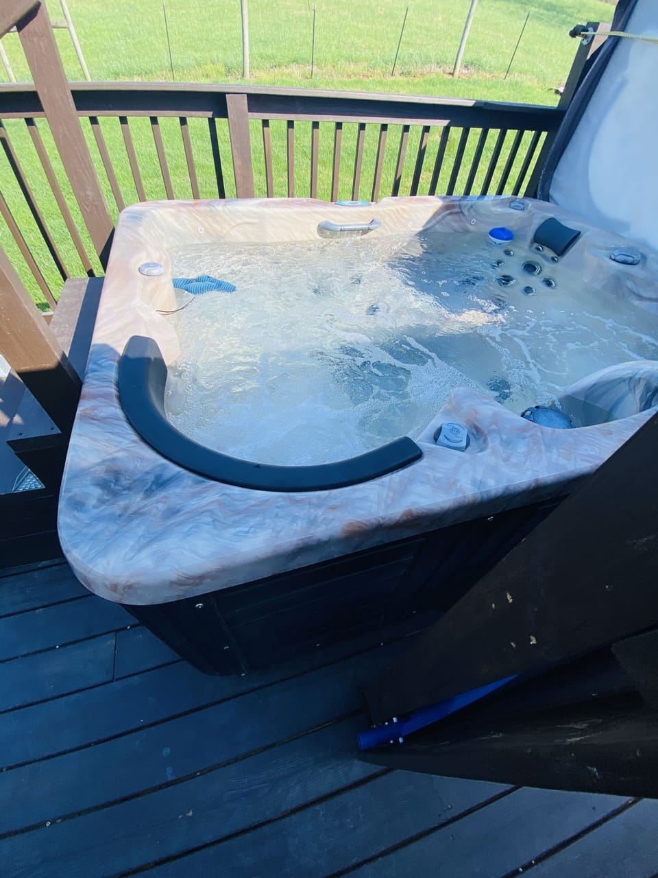3 person hot tub-Available all seasons and all year