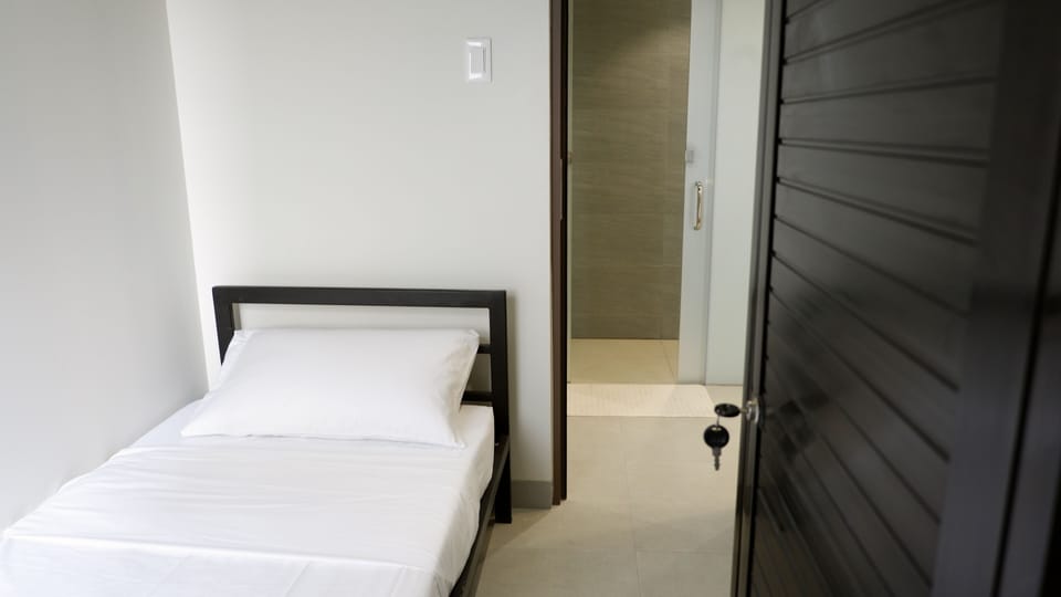 Shared Dormitory, Mixed Dorm | Desk, laptop workspace, rollaway beds, bed sheets
