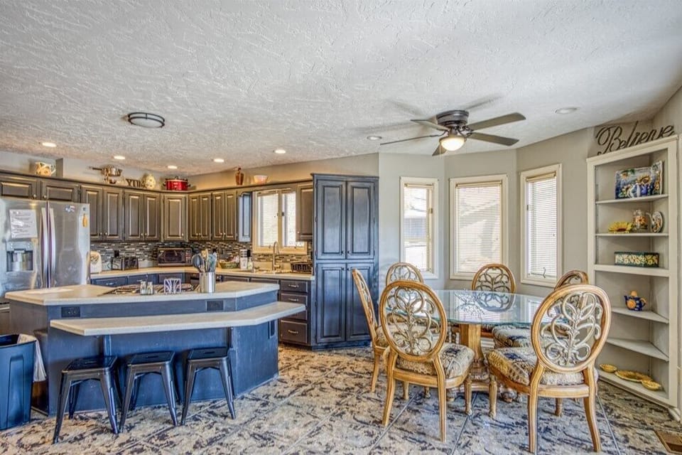 Kitchenanddiningarea