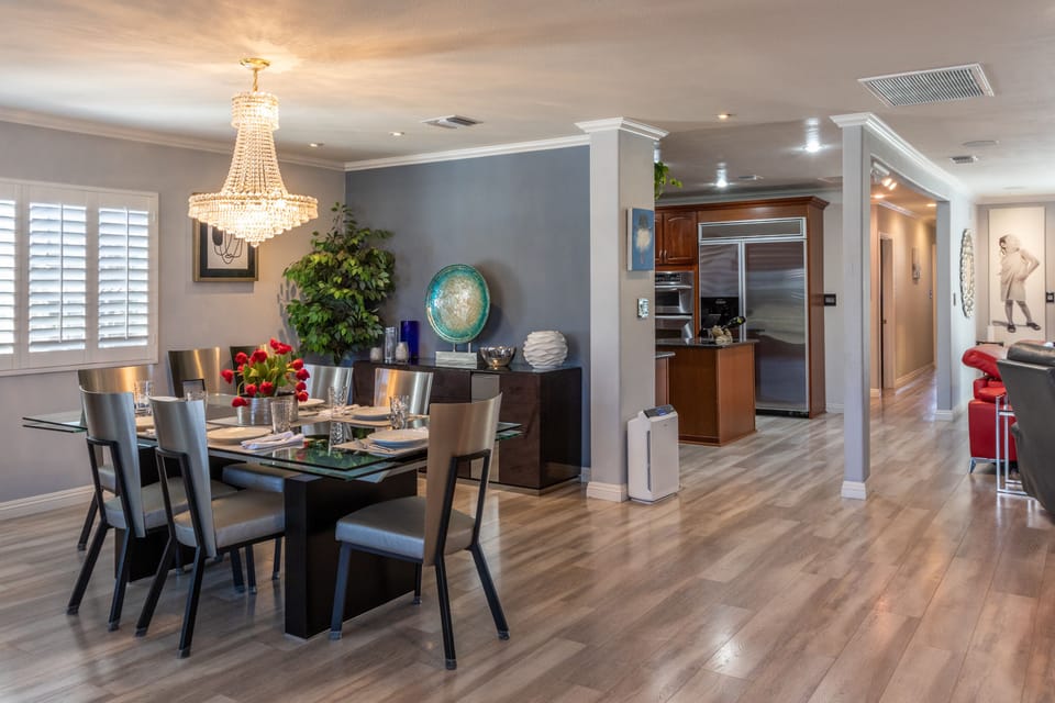 Very open floorplan. Thru the dining area to the kitchen.