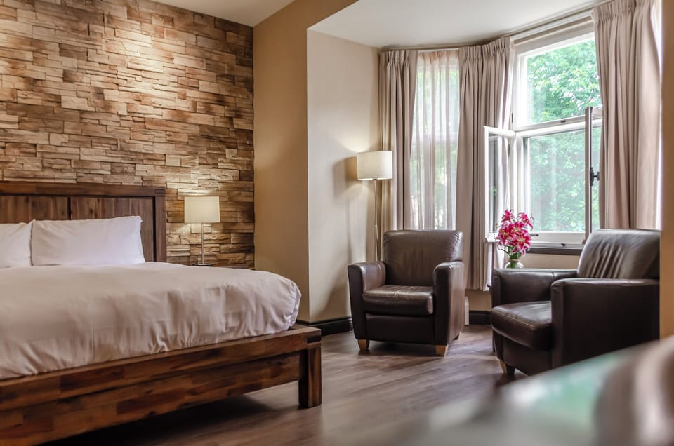 Superior Room, 1 King Bed | Premium bedding, blackout drapes, iron/ironing board, free WiFi