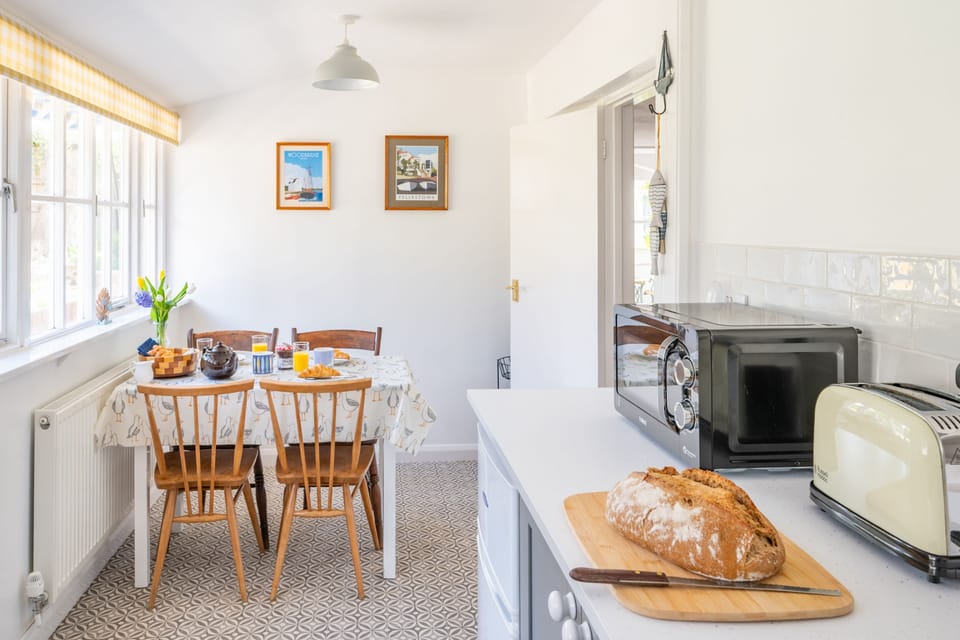 Ground floor: Start the day gathered
