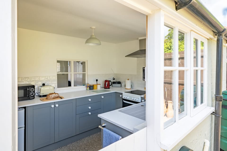 Ground floor: Let the outside in