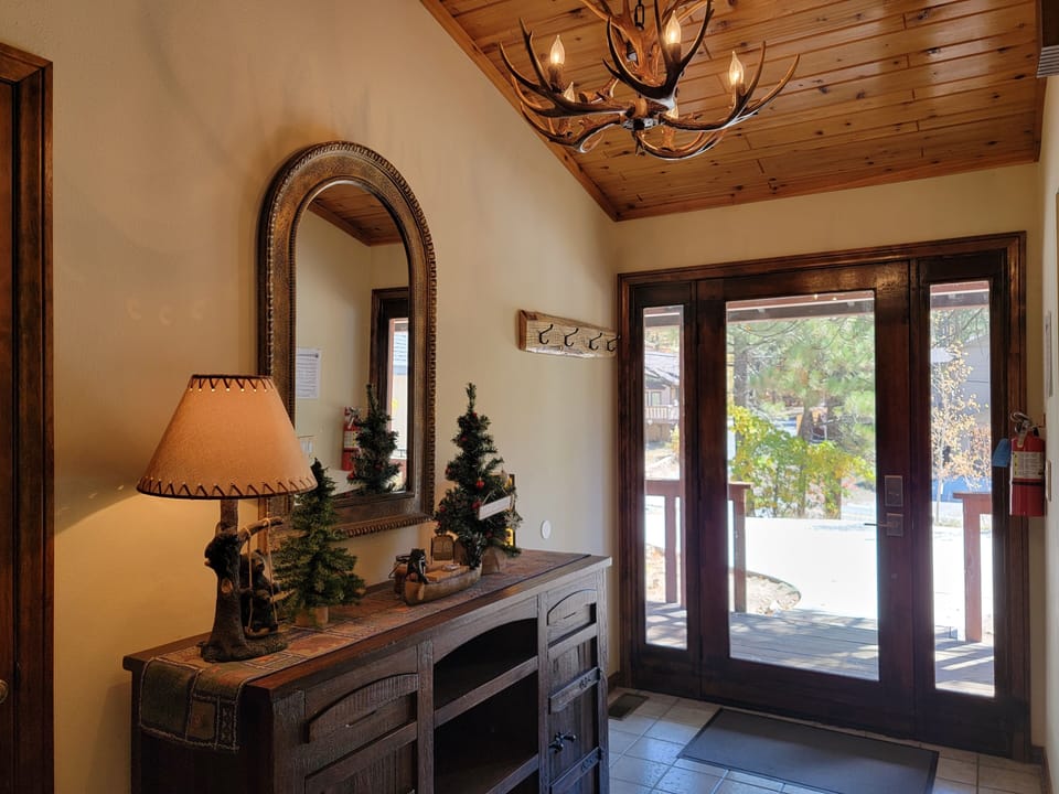 Nice hallway bench seating area...