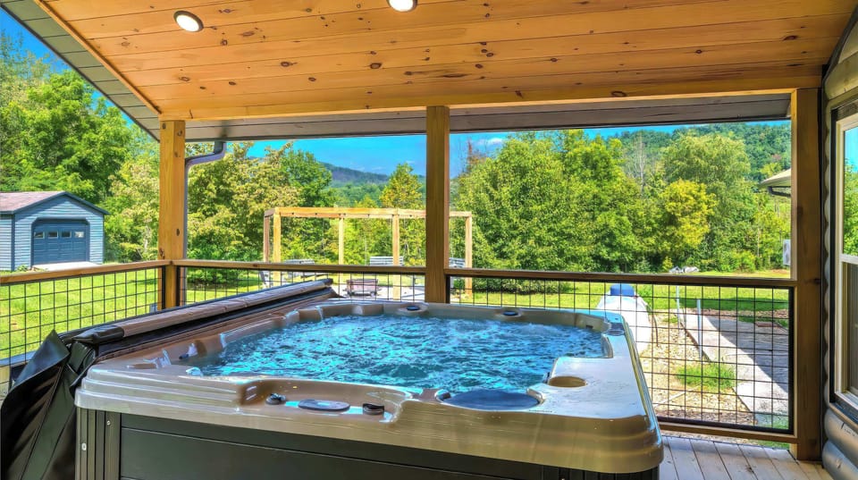 Outdoor spa tub