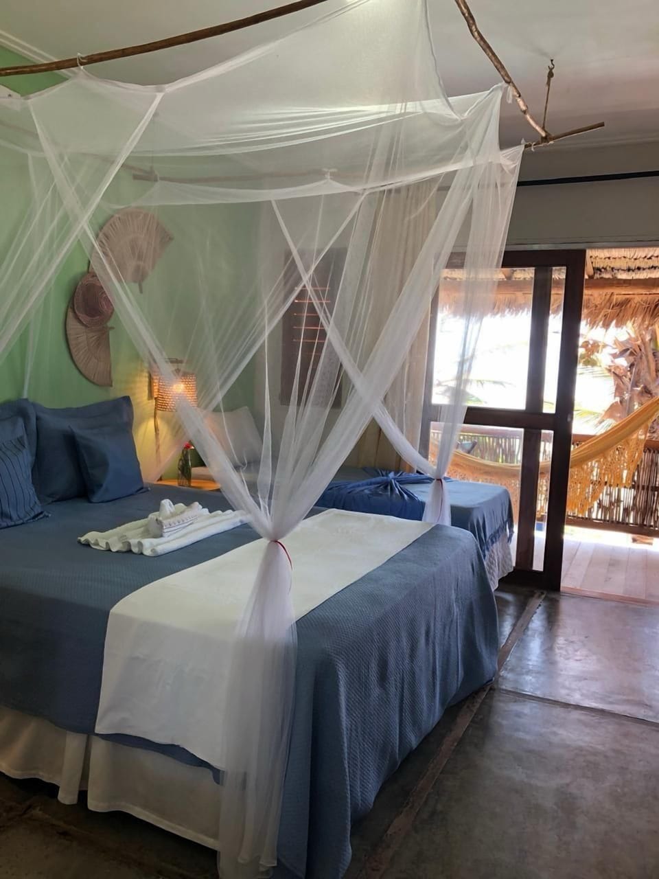 Minibar, WiFi (free), individually decorated, bed sheets
