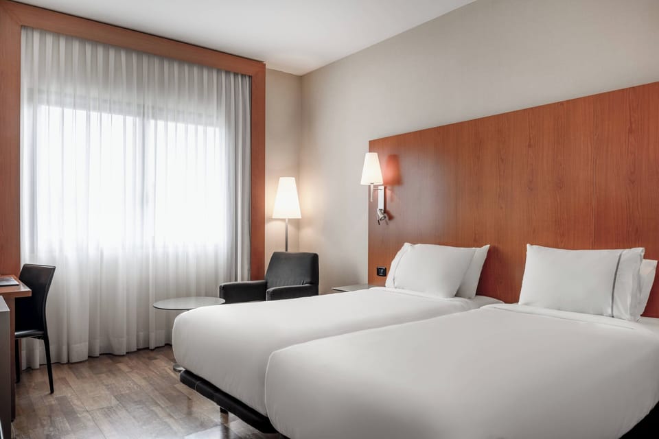 Standard Room, 2 Twin Beds | Minibar, in-room safe, desk, laptop workspace