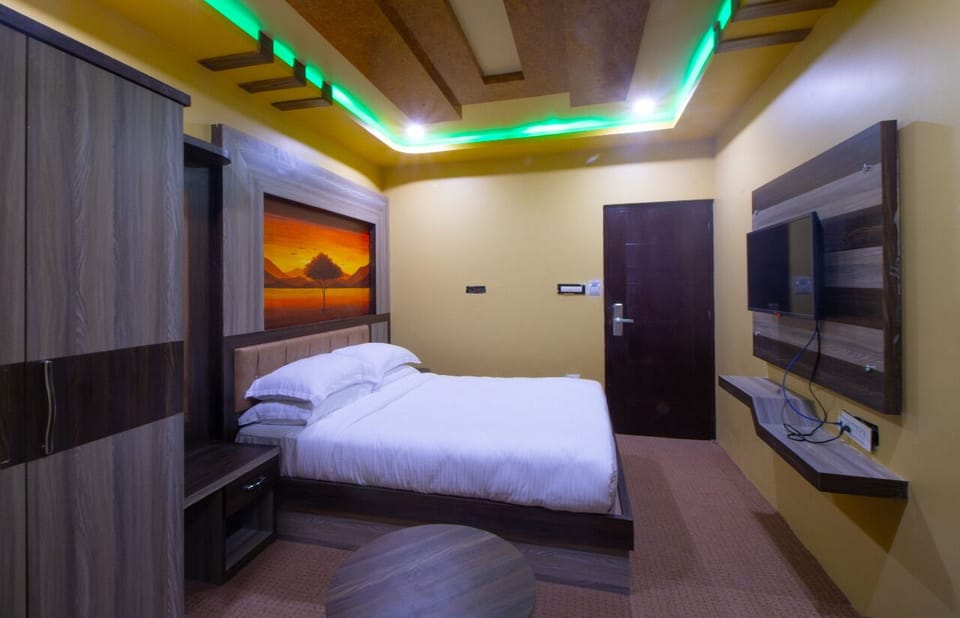Deluxe Double or Twin Room | In-room safe, iron/ironing board, free WiFi