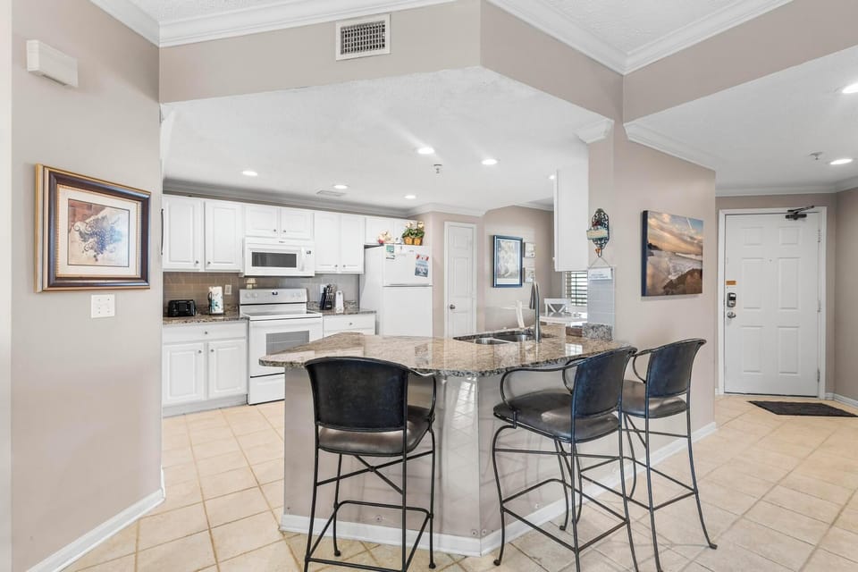 Breakfast bar and kitchen