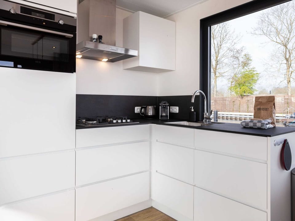 Mobile Home | Private kitchen | Highchair