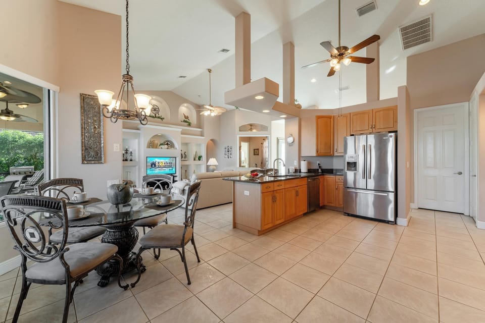 22. Kitchen with breakfast nook