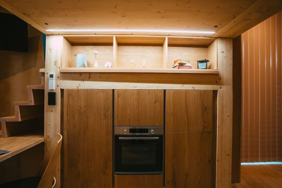 Cuisine équipé avec accès au balcon 