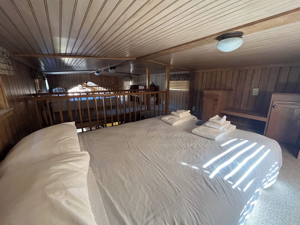 Chalet Loft w/two full mattresses