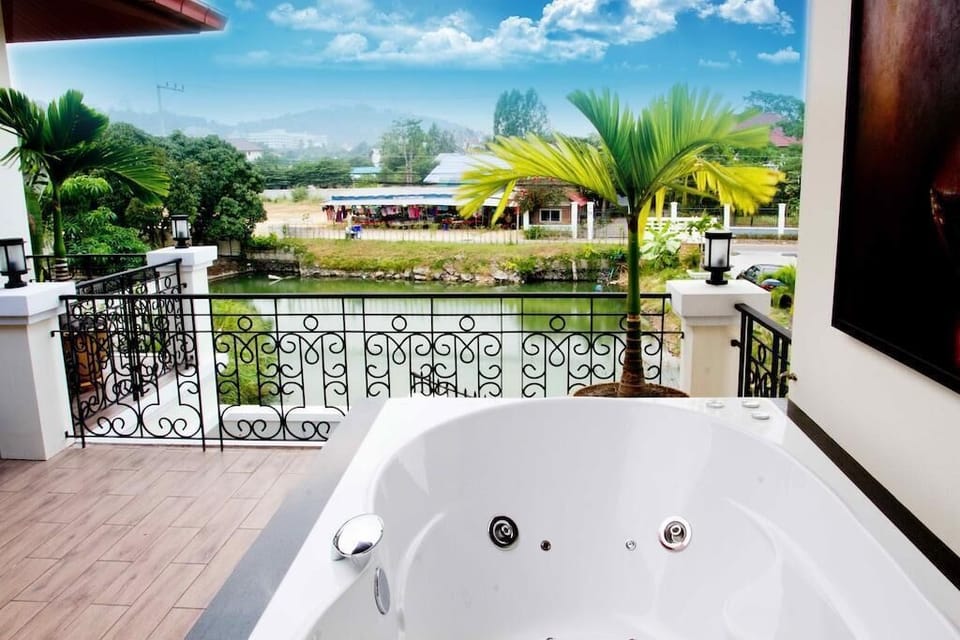 Outdoor spa tub