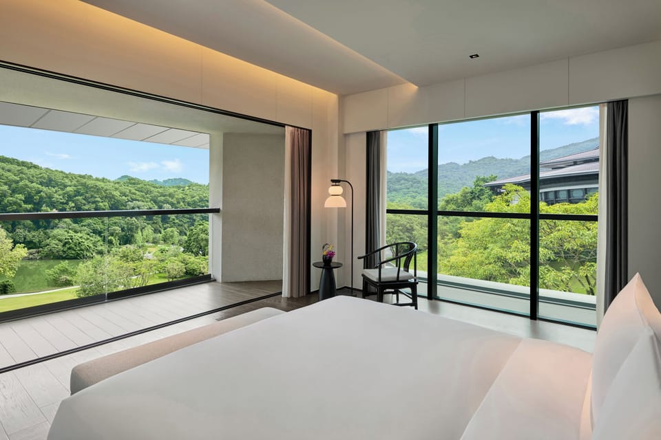 In-room safe, blackout drapes, free WiFi