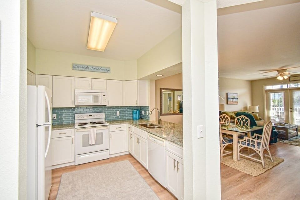 Condo, 3 Bedrooms | Private kitchen