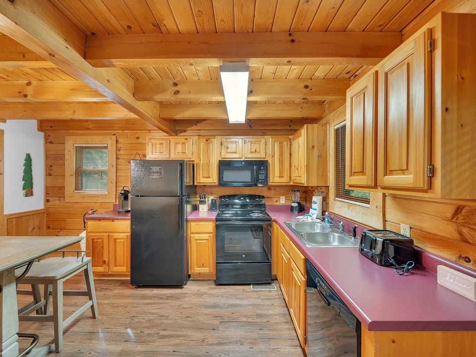 Cabin, 2 Bedrooms | Private kitchen | Fridge, oven, coffee/tea maker, toaster