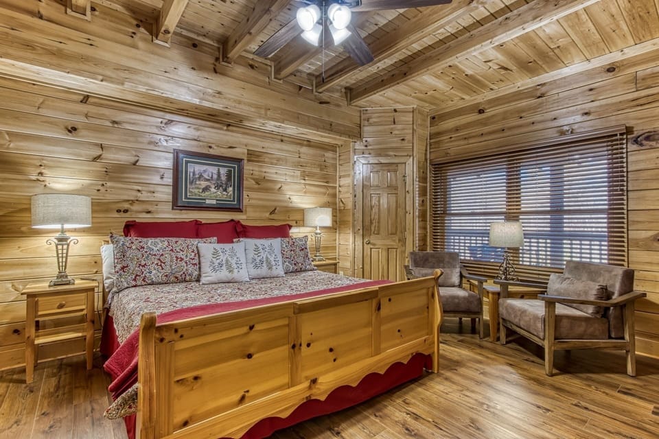 Er316- Black Bear Hideaway Great Location- Close To Town 2 Bedroom Cabin by RedAwning Cabin in Pigeon Forge