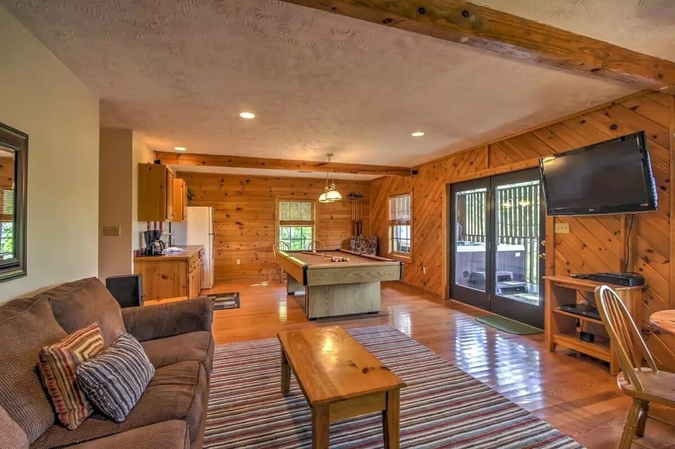 Cabin, 5 Bedrooms | Billiards