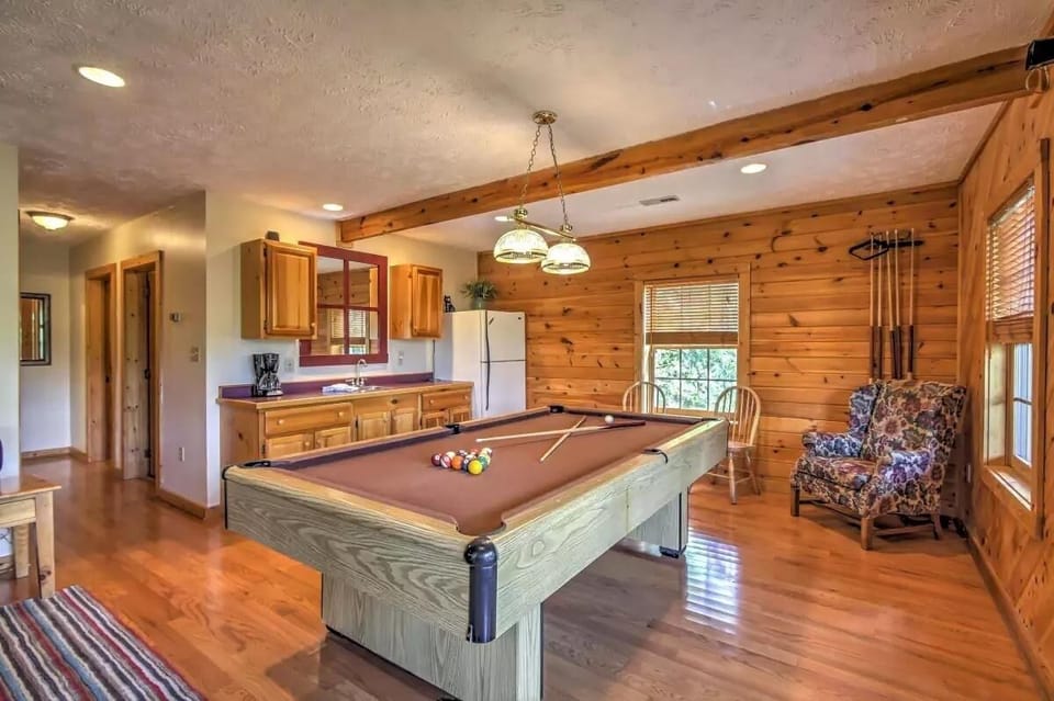 Cabin, 5 Bedrooms | Billiards