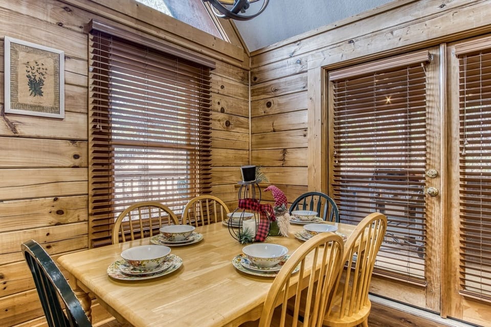 Cabin, 2 Bedrooms | In-room dining