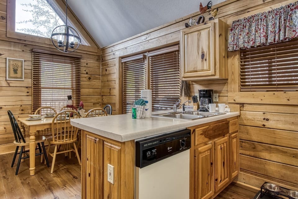 Cabin, 2 Bedrooms | Private kitchen | Fridge, oven, coffee/tea maker, toaster