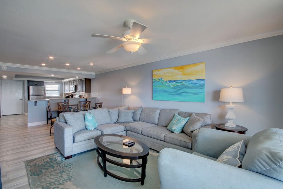Condo, 2 Bedrooms | Living area