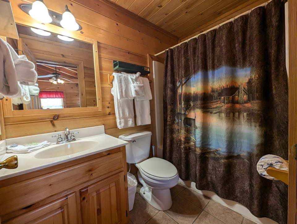Ern807 - Black Bearry Ridge - Great Location! Close To All The Action! 6 Bedroom Cabin by RedAwning Cabin in Pigeon Forge