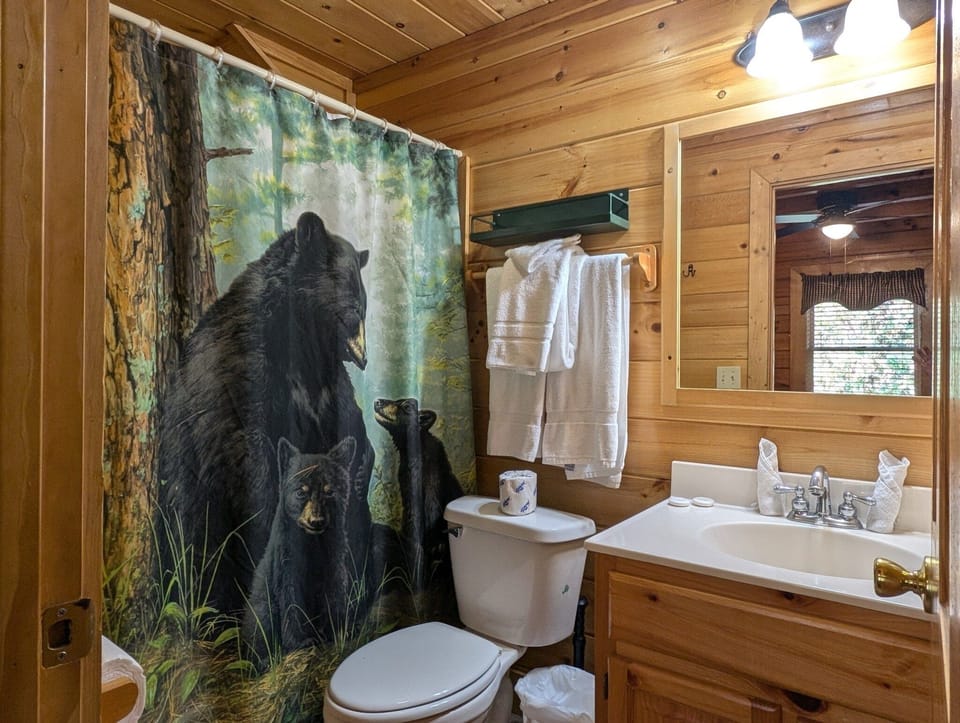 Ern807 - Black Bearry Ridge - Great Location! Close To All The Action! 6 Bedroom Cabin by RedAwning Cabin in Pigeon Forge