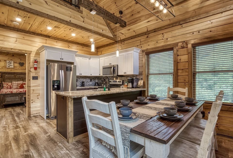 Cabin, 2 Bedrooms | Private kitchen | Fridge, oven, coffee/tea maker, toaster