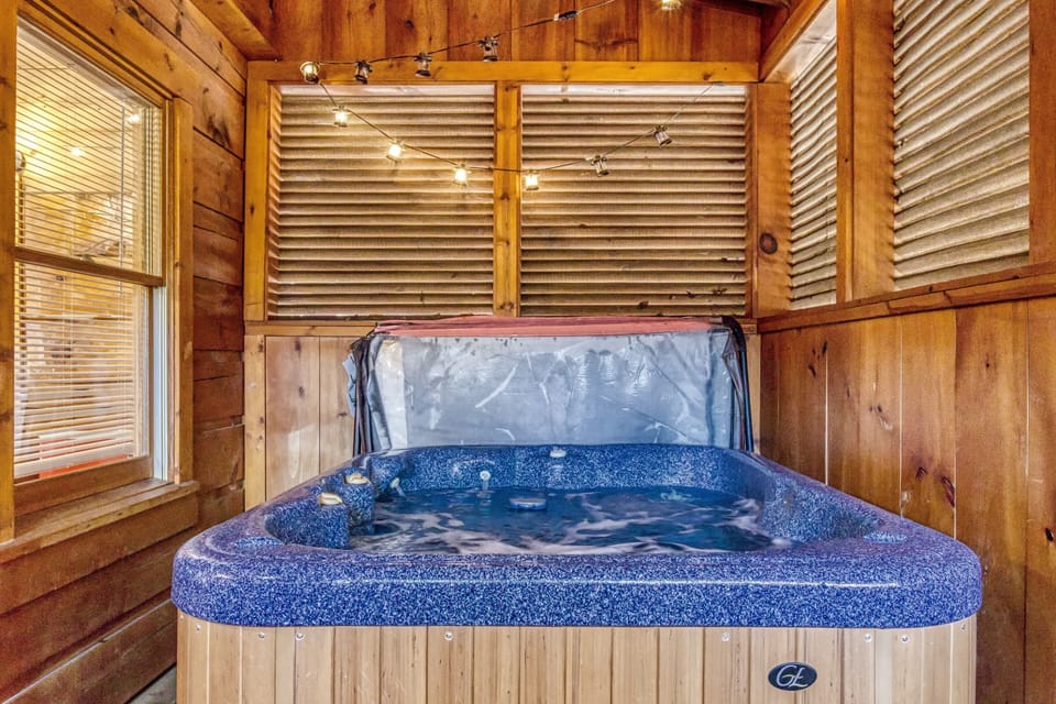 Er16 - Mountain Blessing Great Location - Close To Town! 1 Bedroom Cabin by RedAwning Cabin in Pigeon Forge