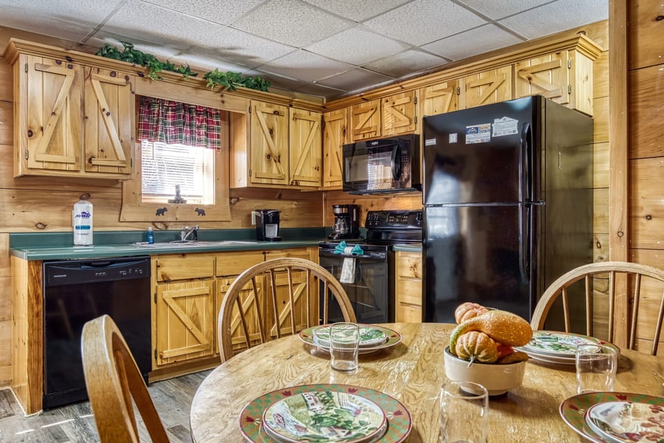 Cabin, 1 Bedroom | Private kitchen | Fridge, oven, coffee/tea maker, toaster