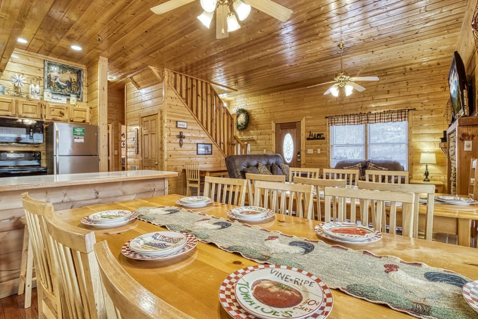 Cabin, Multiple Bedrooms | Dining