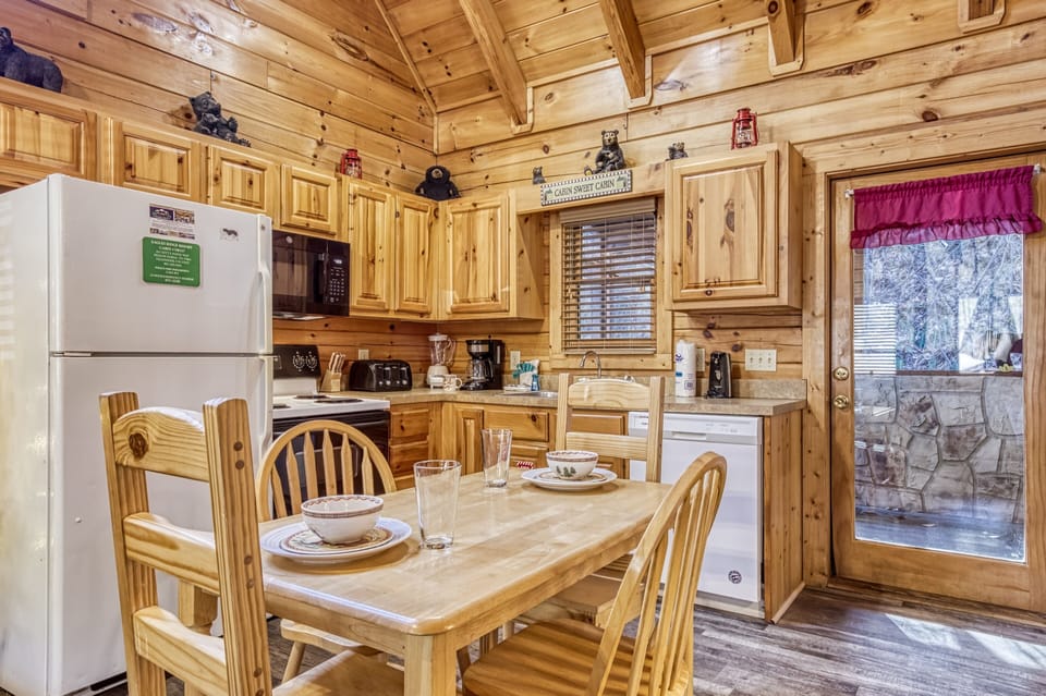 Cabin, 1 Bedroom | Private kitchen | Fridge, oven, coffee/tea maker, toaster