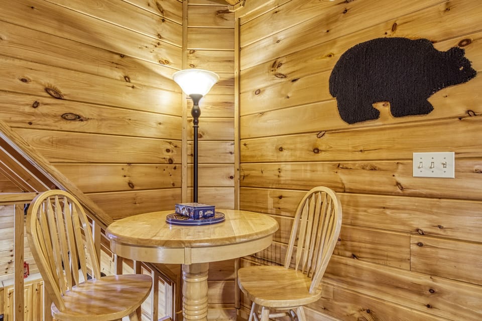Cabin, 1 Bedroom | Dining