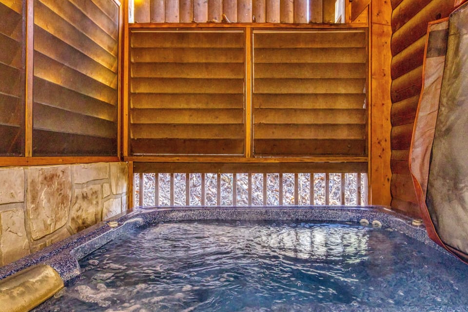 Er317 - The Cubby Hole - Great Location - Close To Town 1 Bedroom Cabin by RedAwning Cabin in Pigeon Forge