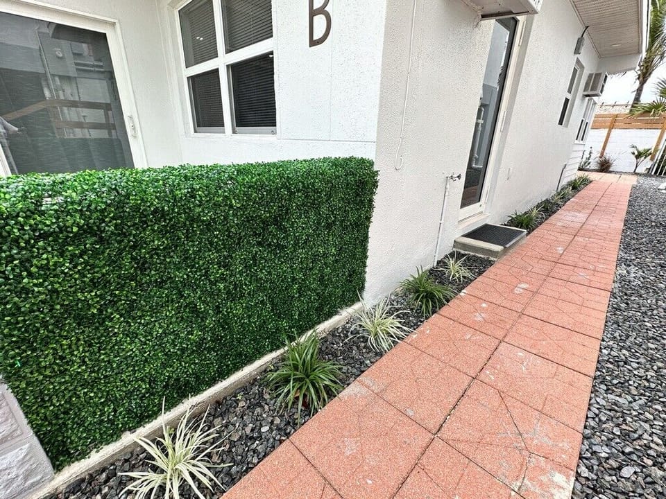Private side entrance. 