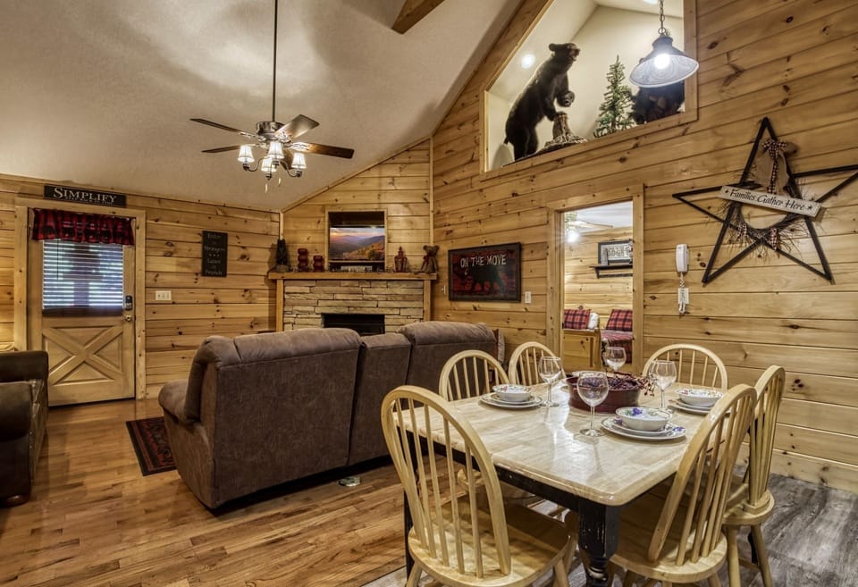 Cabin, 2 Bedrooms | Dining