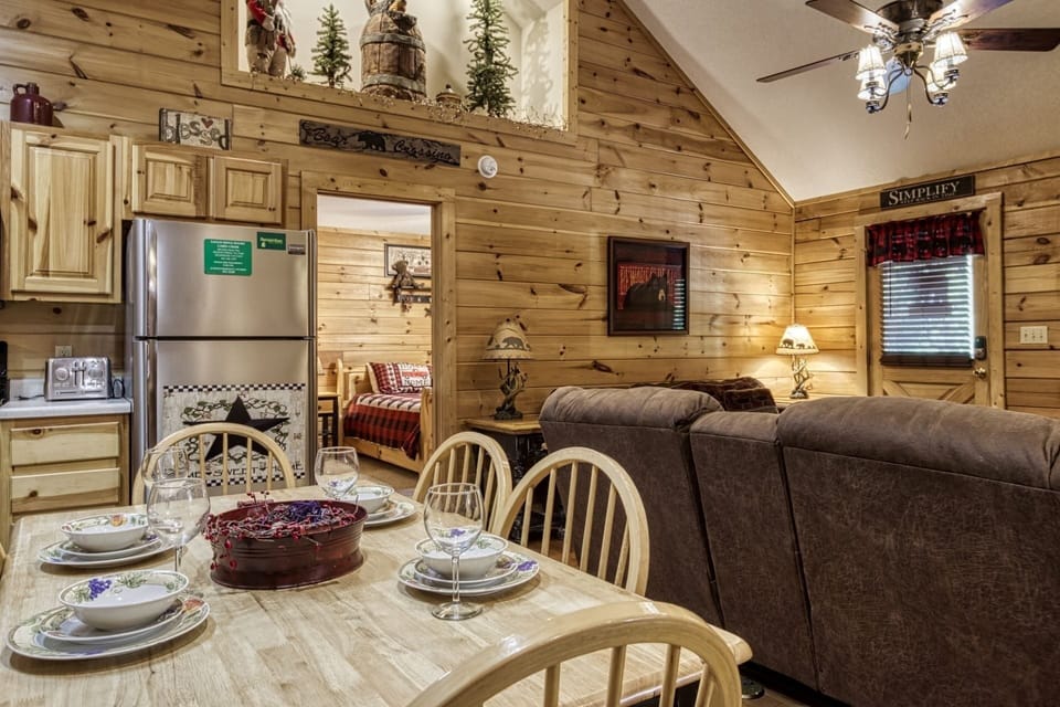 Cabin, 2 Bedrooms | Dining