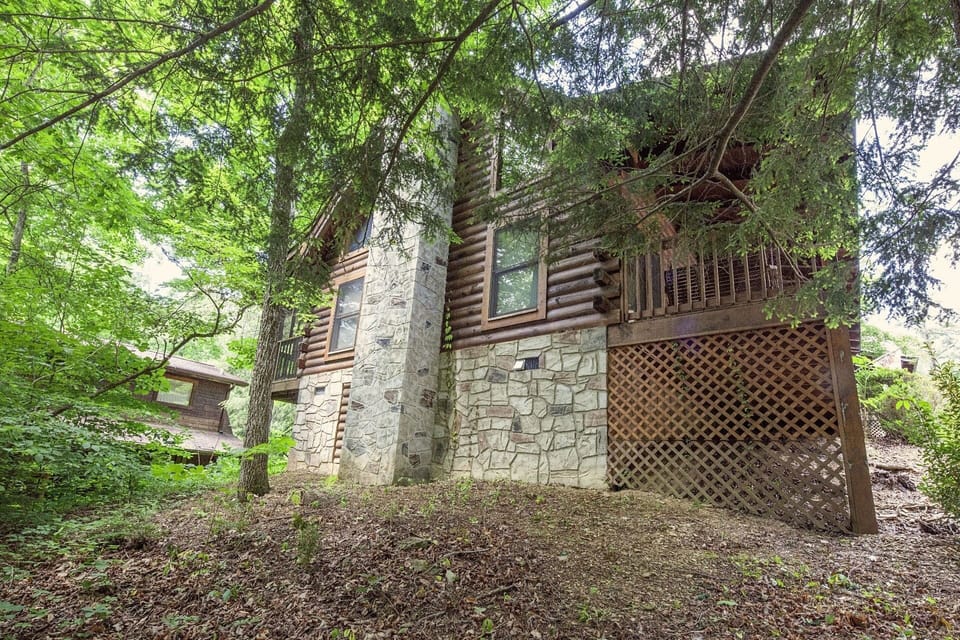 Er215 - Red Bird Haven Great Location - Close To Town! 3 Bedroom Cabin by RedAwning Cabin in Pigeon Forge