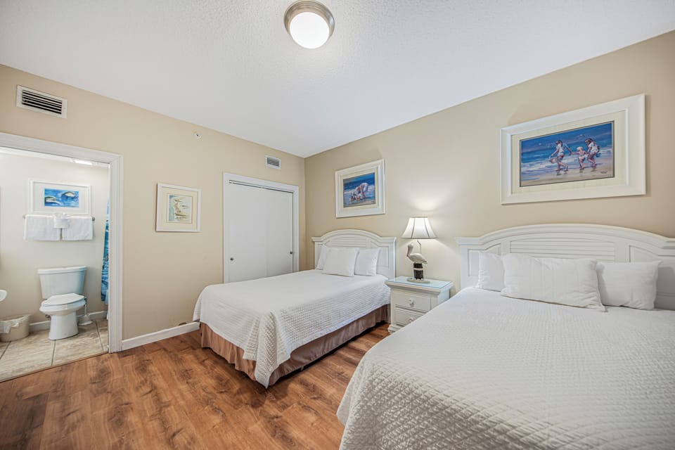 2nd bedroom with 2 queen size beds.