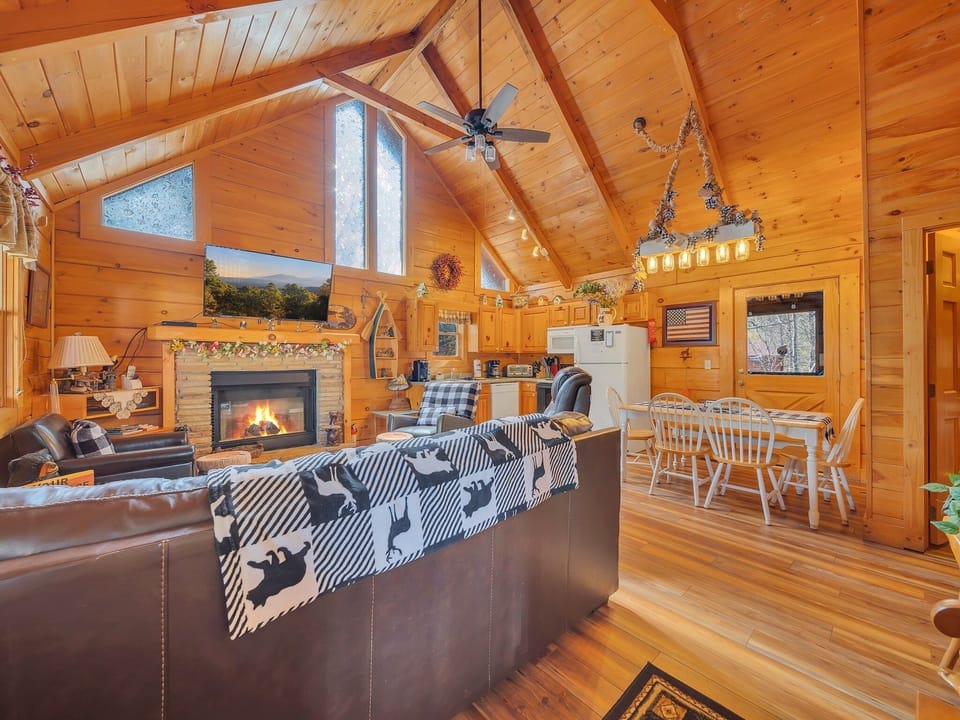 Cabin, 2 Bedrooms | Living area