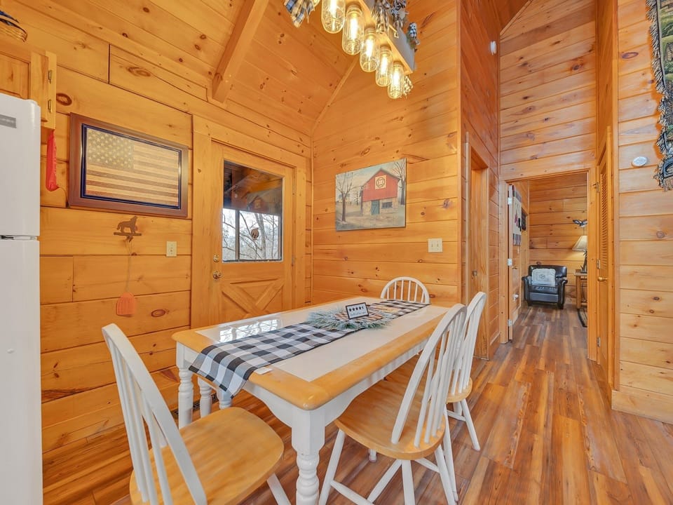 Cabin, 2 Bedrooms | Dining