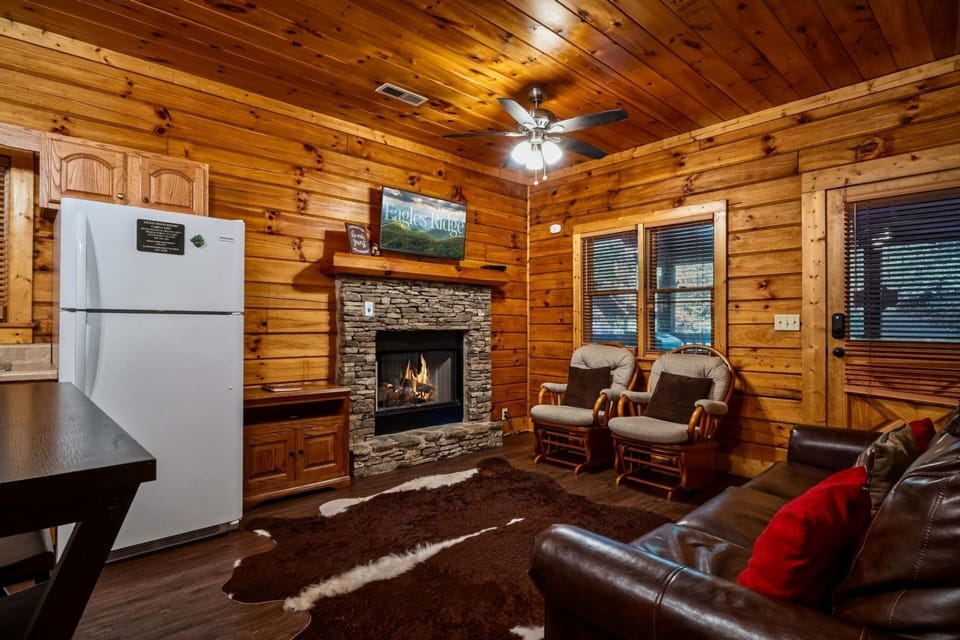 Cabin, 2 Bedrooms | Interior