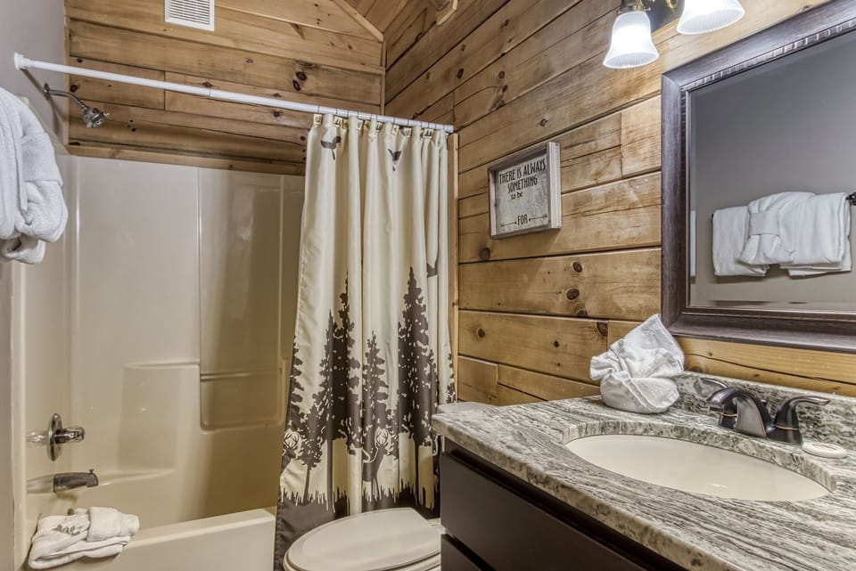 Cuddlin' Up, Er209 - Luxury At Its Finest And Location That Can't Be Beat! 2 Bedroom Cabin by RedAwning Cabin in Pigeon Forge