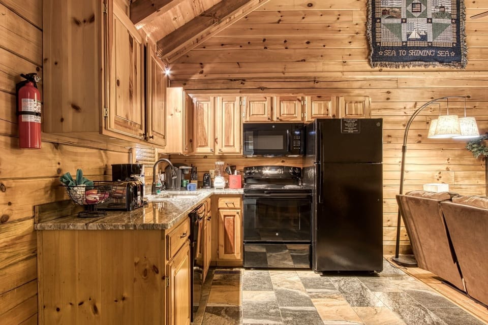 Cabin, 2 Bedrooms | Private kitchen | Coffee/tea maker, fridge, oven, toaster