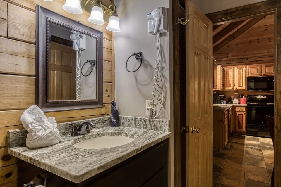 Cuddlin' Up, Er209 - Luxury At Its Finest And Location That Can't Be Beat! 2 Bedroom Cabin by RedAwning Cabin in Pigeon Forge