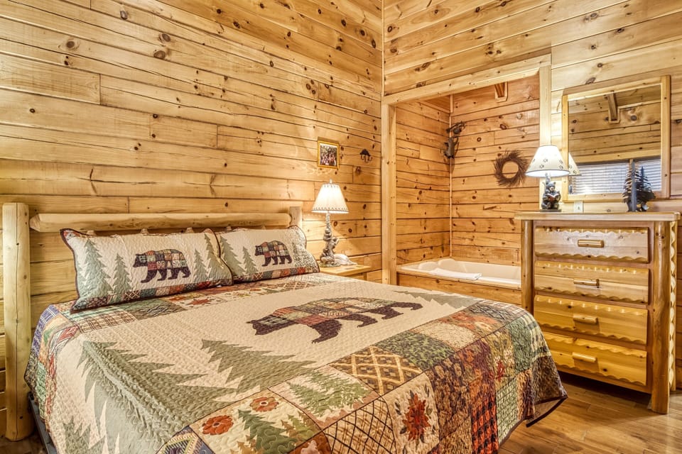 Er308- The Cozy Bear- Great Location- Close To Town 2 Bedroom Cabin by RedAwning Cabin in Pigeon Forge
