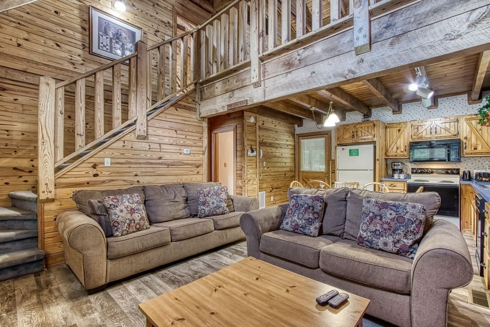 Cabin, 4 Bedrooms | Interior