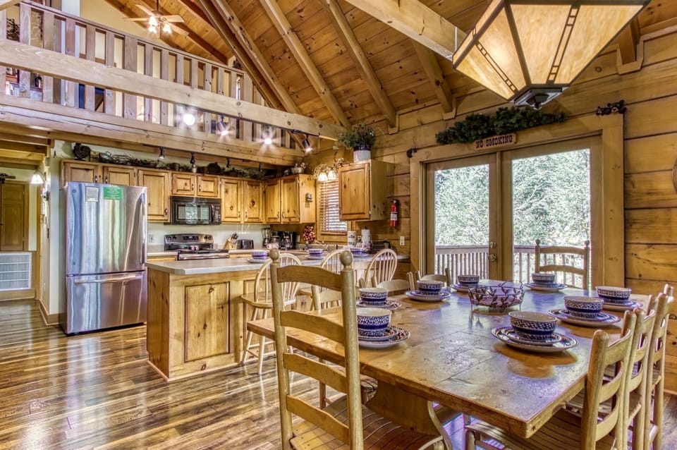 Cabin, 5 Bedrooms | Private kitchen | Fridge, oven, coffee/tea maker, toaster